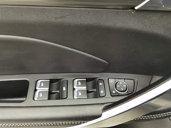 Фото 9 - Geely Atlas