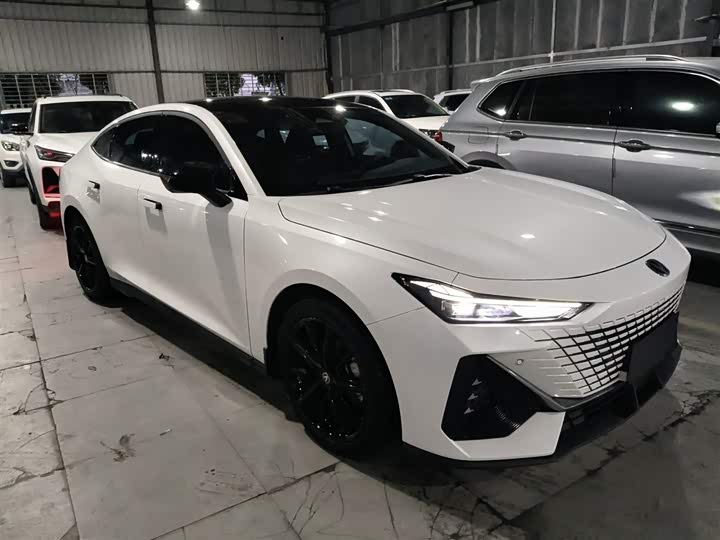 Фото 4 - Changan UNI-V