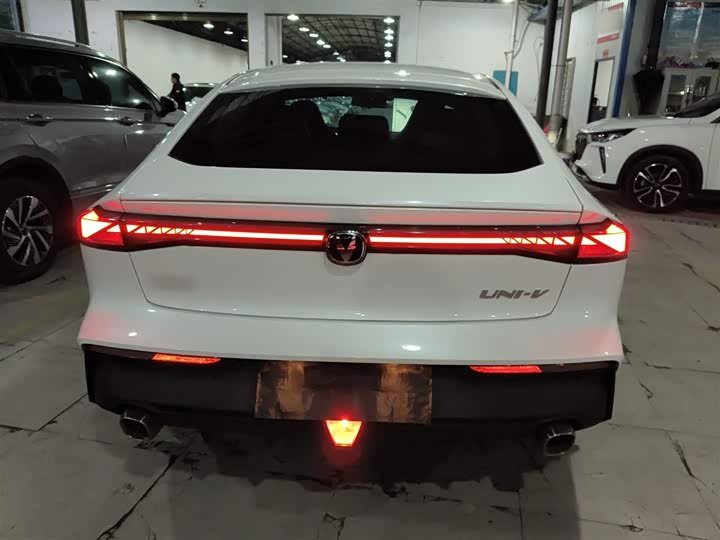 Фото 6 - Changan UNI-V