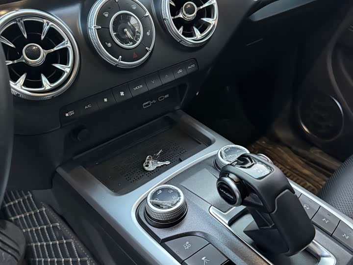 Фото 4 - Tank 300