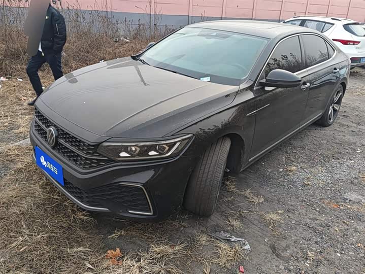 Фото 1 - Volkswagen Passat