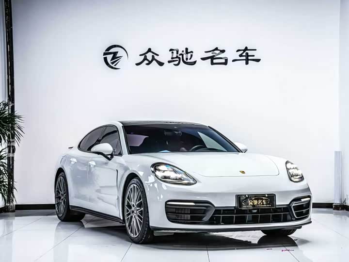 Фото 3 - Porsche Panamera