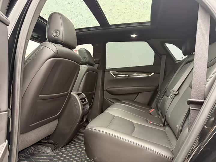 Фото 6 - Cadillac XT5