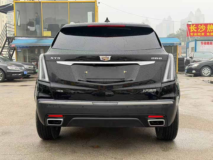 Фото 8 - Cadillac XT5