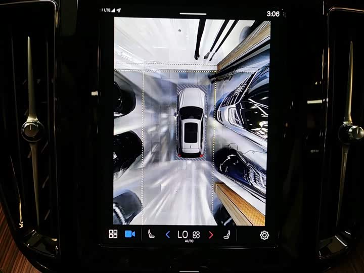 Фото 9 - Volvo XC60 Hybrid