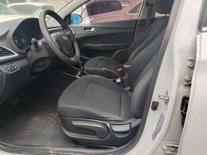 Фото 7 - Hyundai Verna