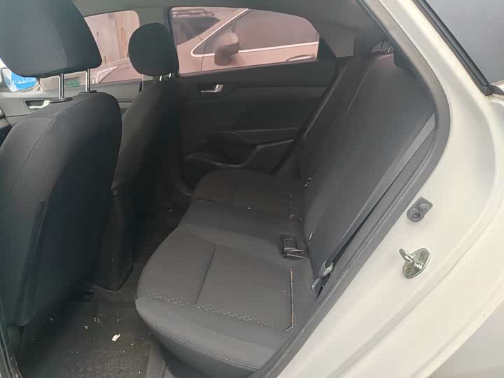 Фото 8 - Hyundai Verna