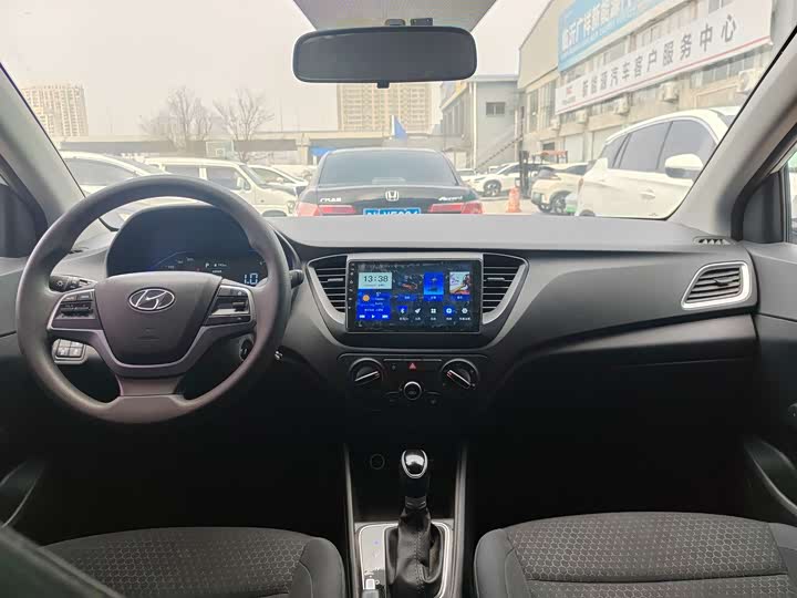 Фото 9 - Hyundai Verna