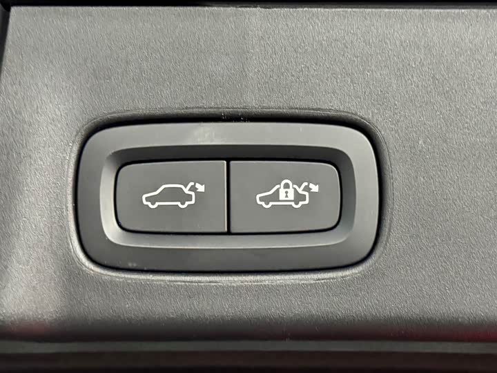 Фото 8 - Volvo V90