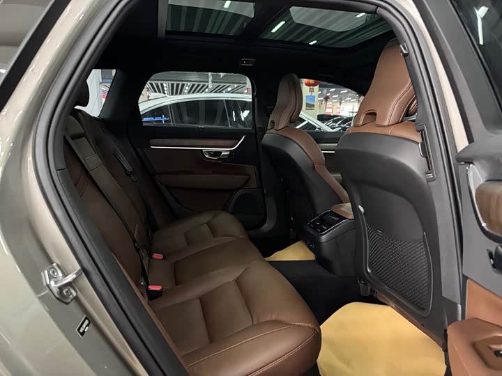 Фото 9 - Volvo V90