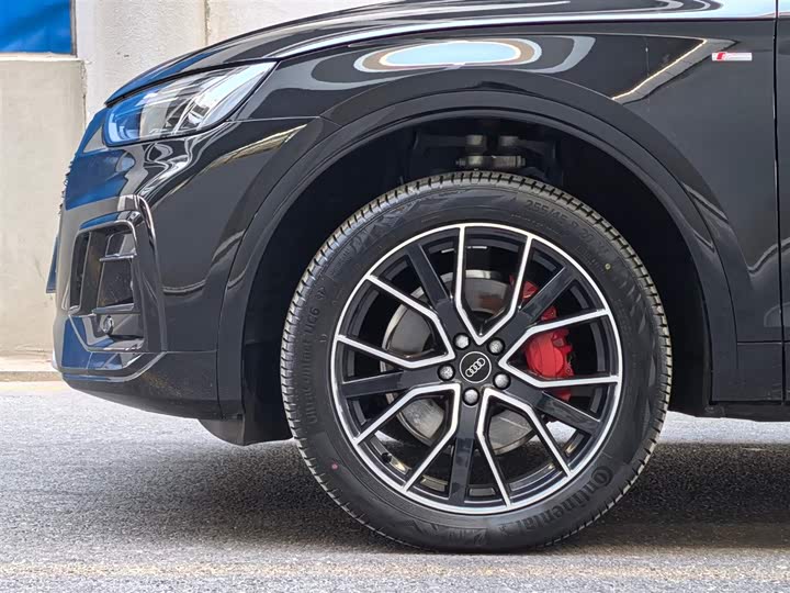 Фото 6 - Audi Q5L