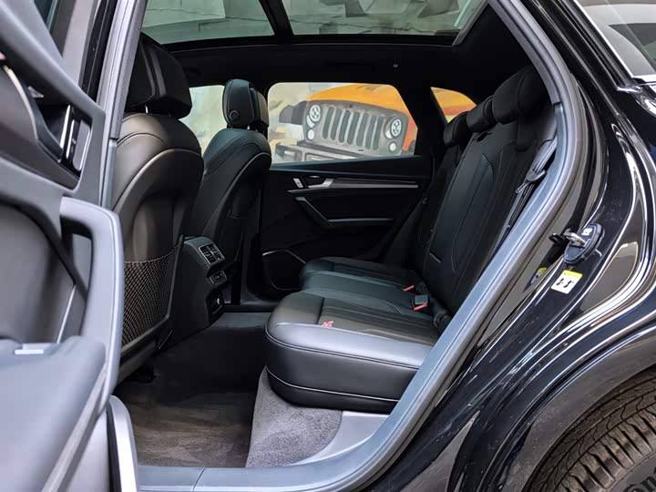 Фото 8 - Audi Q5L