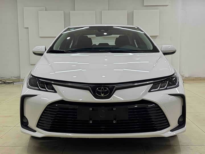 Фото 2 - Toyota Corolla