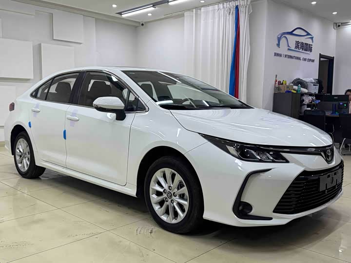 Фото 3 - Toyota Corolla