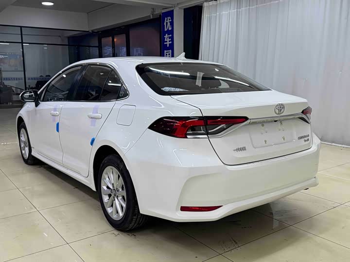 Фото 4 - Toyota Corolla