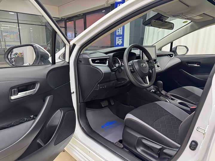 Фото 7 - Toyota Corolla