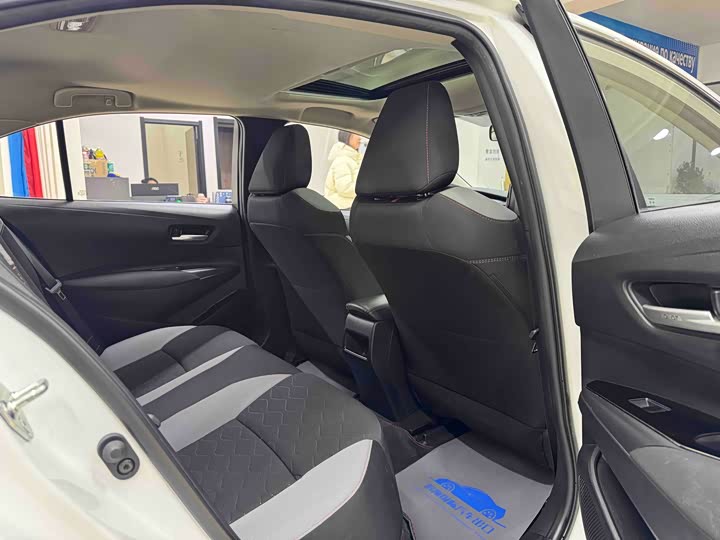 Фото 9 - Toyota Corolla