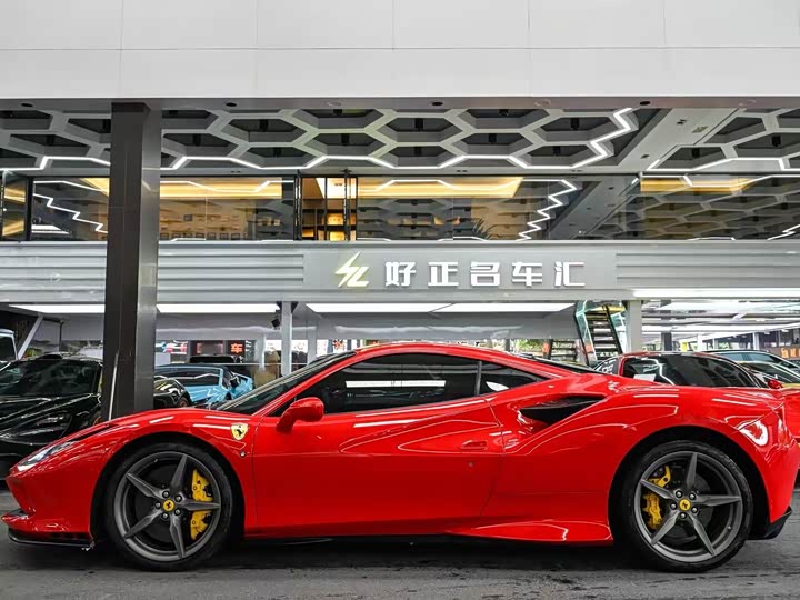 Фото 2 - Ferrari F8