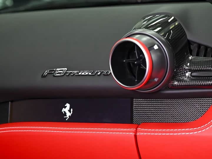 Фото 8 - Ferrari F8