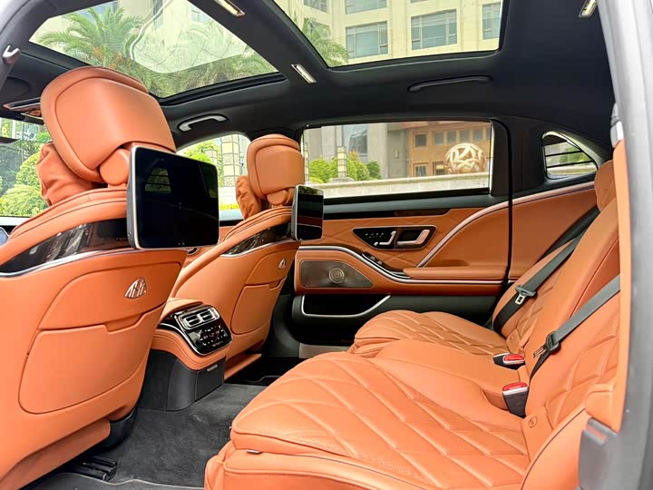 Photo 8 - Mercedes-Benz Maybach S-Class