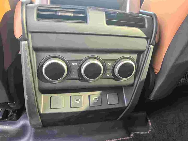 Фото 9 - Land Rover Defender