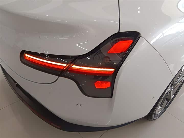 Фото 8 - XPeng Mona M03