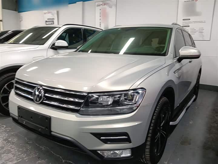 Фото 2 - Volkswagen Tiguan L Pro