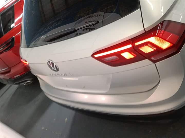 Фото 6 - Volkswagen Tiguan L Pro