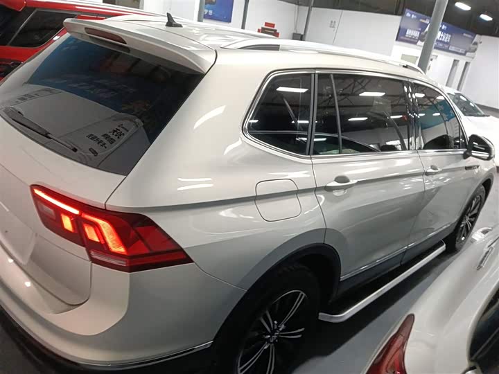 Фото 7 - Volkswagen Tiguan L Pro