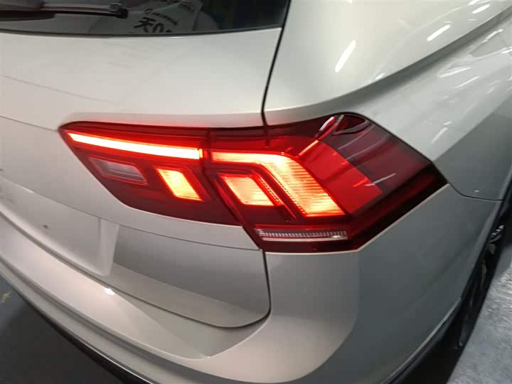 Фото 8 - Volkswagen Tiguan L Pro