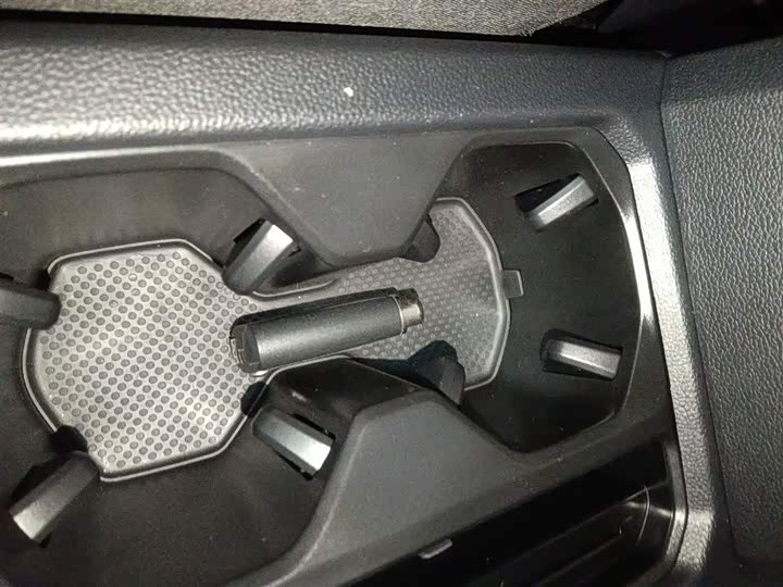 Фото 9 - Volkswagen Tiguan L Pro