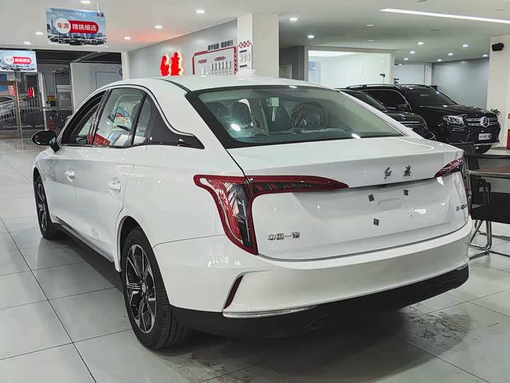 Фото 9 - Hongqi E-QM5