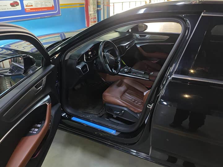 Фото 5 - Audi A6L