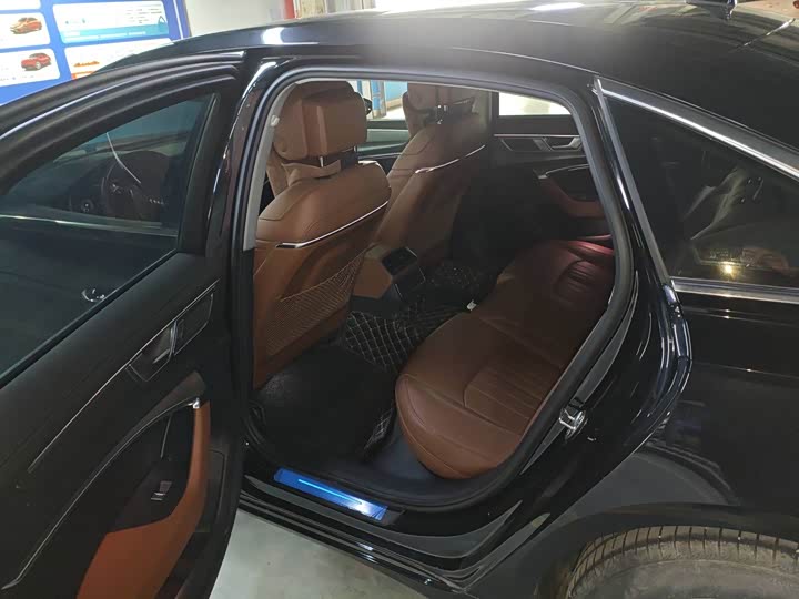 Фото 6 - Audi A6L