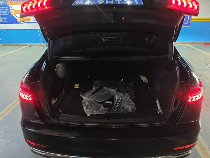 Фото 7 - Audi A6L