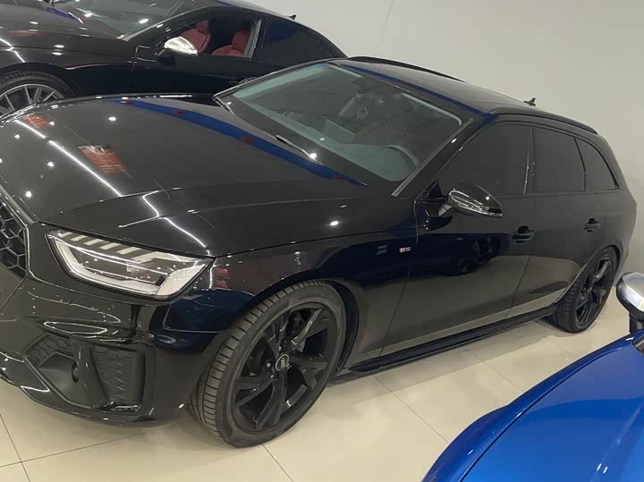 Фото 2 - Audi A4