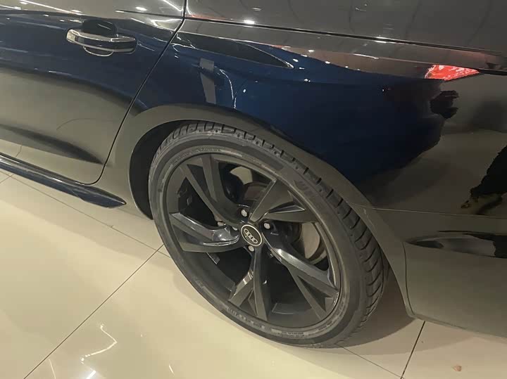 Фото 7 - Audi A4