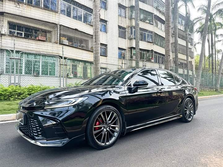 Фото 1 - Toyota Camry