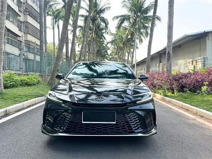 Фото 2 - Toyota Camry