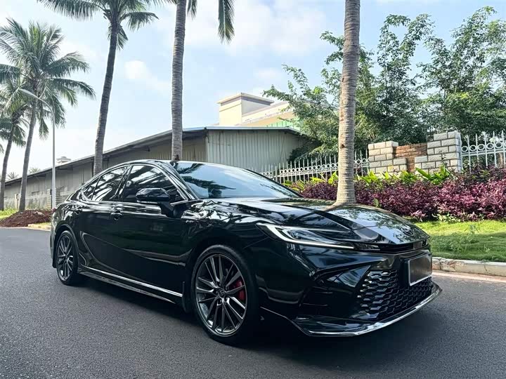 Фото 3 - Toyota Camry