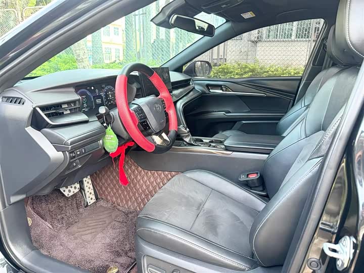 Фото 4 - Toyota Camry