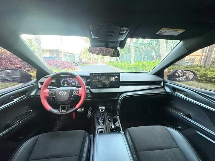 Фото 5 - Toyota Camry