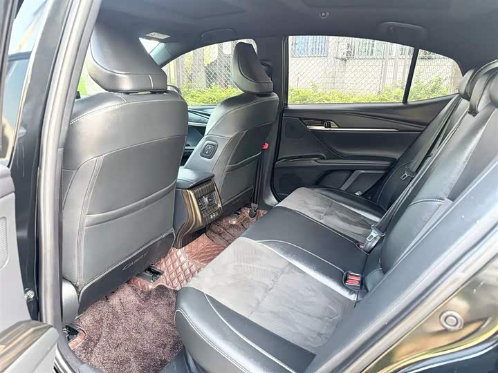 Фото 6 - Toyota Camry