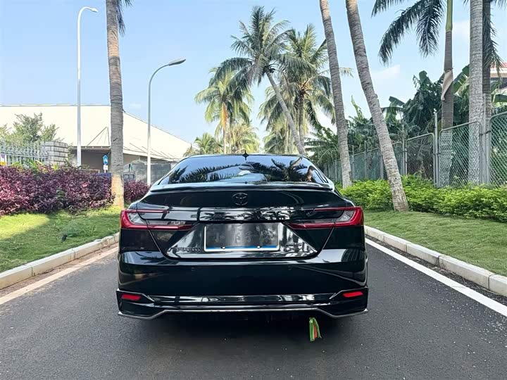 Фото 8 - Toyota Camry