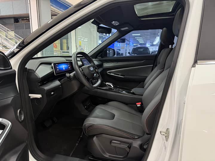 Фото 6 - Geely Atlas