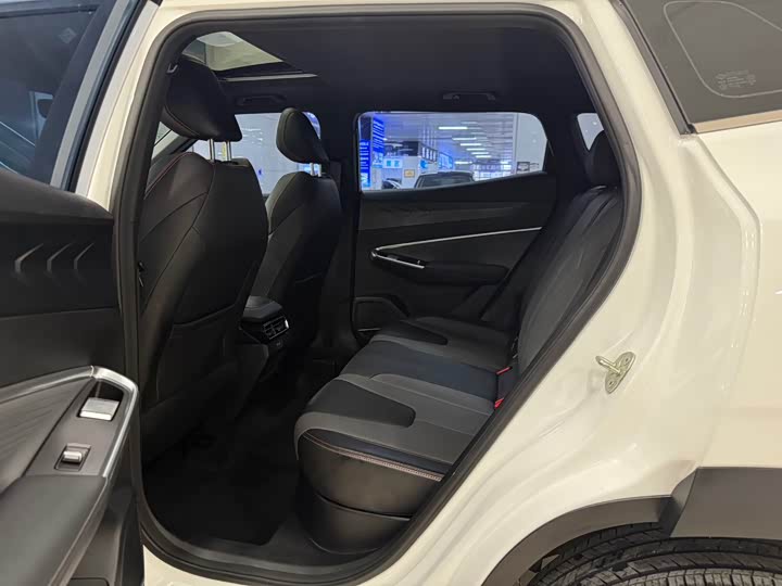 Фото 7 - Geely Atlas