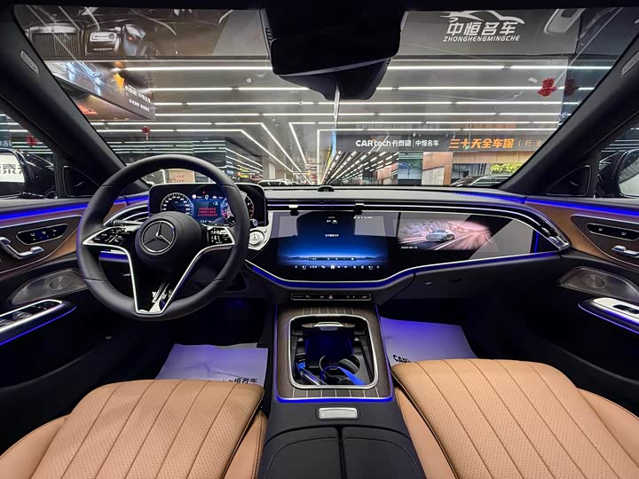 Photo 8 - Mercedes-Benz E-Class