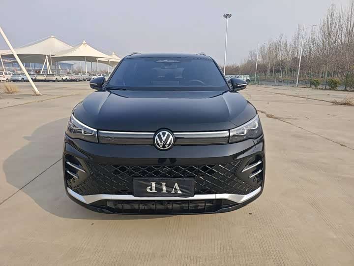 Фото 2 - Volkswagen Tiguan L Pro