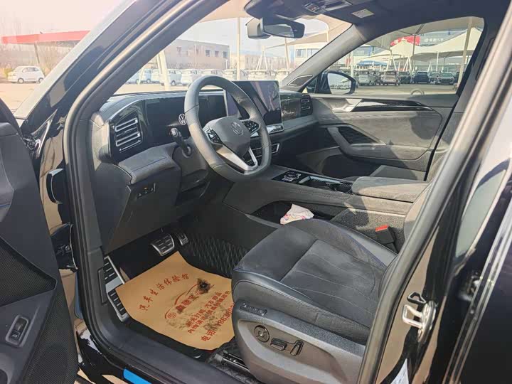 Фото 4 - Volkswagen Tiguan L Pro