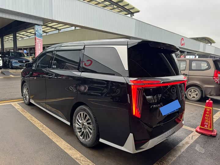 Фото 2 - GAC Trumpchi M8